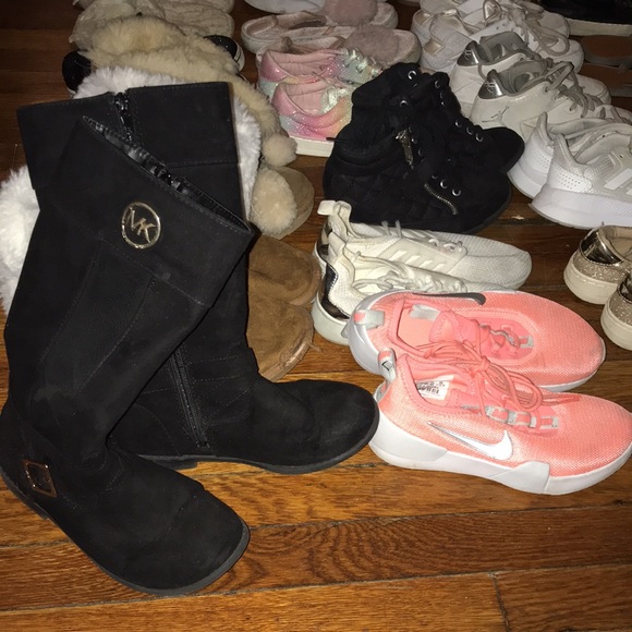 30 pairs of youth girls shoes. For bulk sale. - Picture 2 of 9